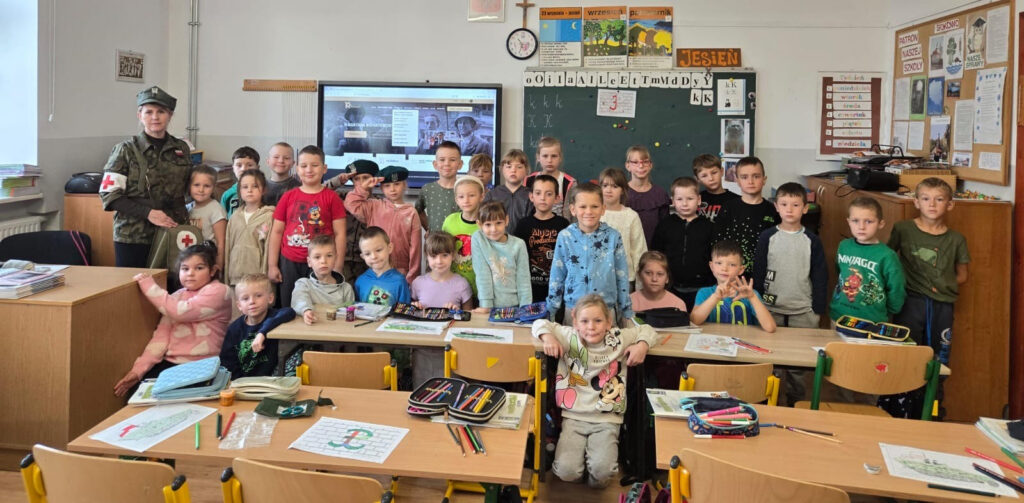 JAK ZACIEKAWIĆ NAJMŁODSZYCH HISTORIĄ? DZIEWCZYNY Z POWSTANIA