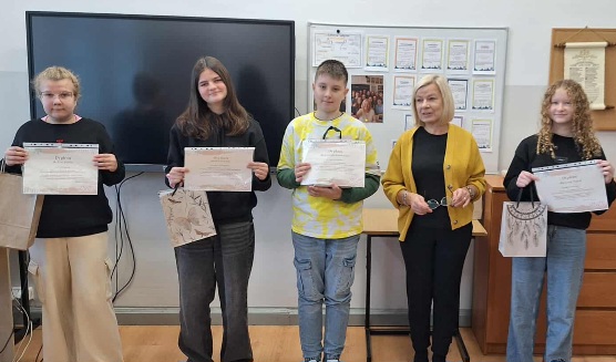 JĘZYK POLSKI PRZECIW PRZEMOCY RÓWIEŚNICZEJ