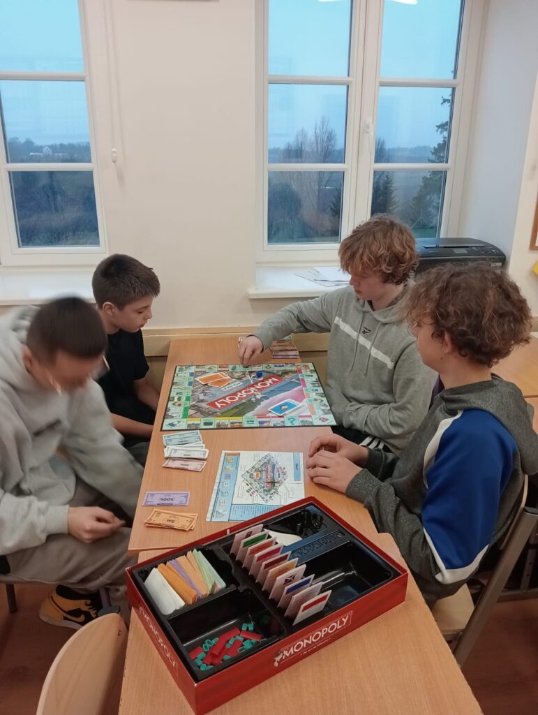 SIŁA PIENIĄDZA – ZAJĘCIA W RAMACH PROJEKTU „MŁODZI KREATYWNI”
