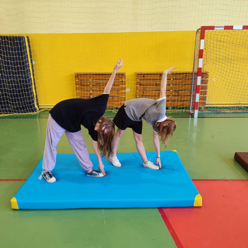 MŁODZI KREATYWNI W STREFIE RELAKSU – SZACHY I JOGA