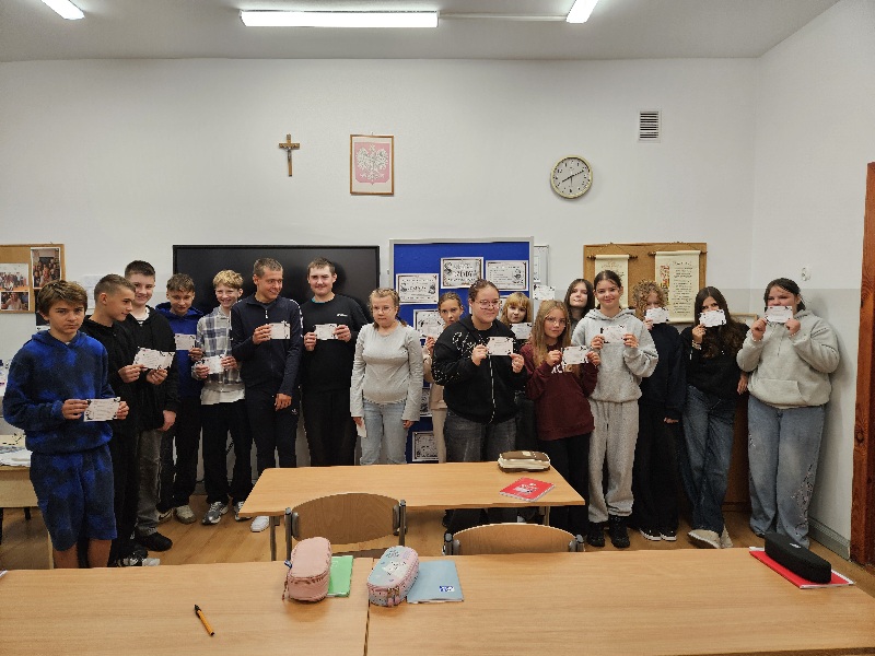 TAJEMNICZY KLIMAT I&nbsp;WIELKA LITERA – NARODOWE CZYTANIE ,,DZIADÓW”  W&nbsp;NASZEJ SZKOLE
