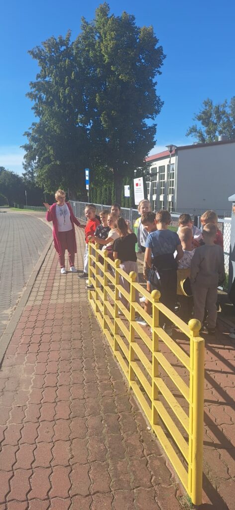 SPACER EDUKACYJNY- POZNAJEMY ZNAKI DROGOWE