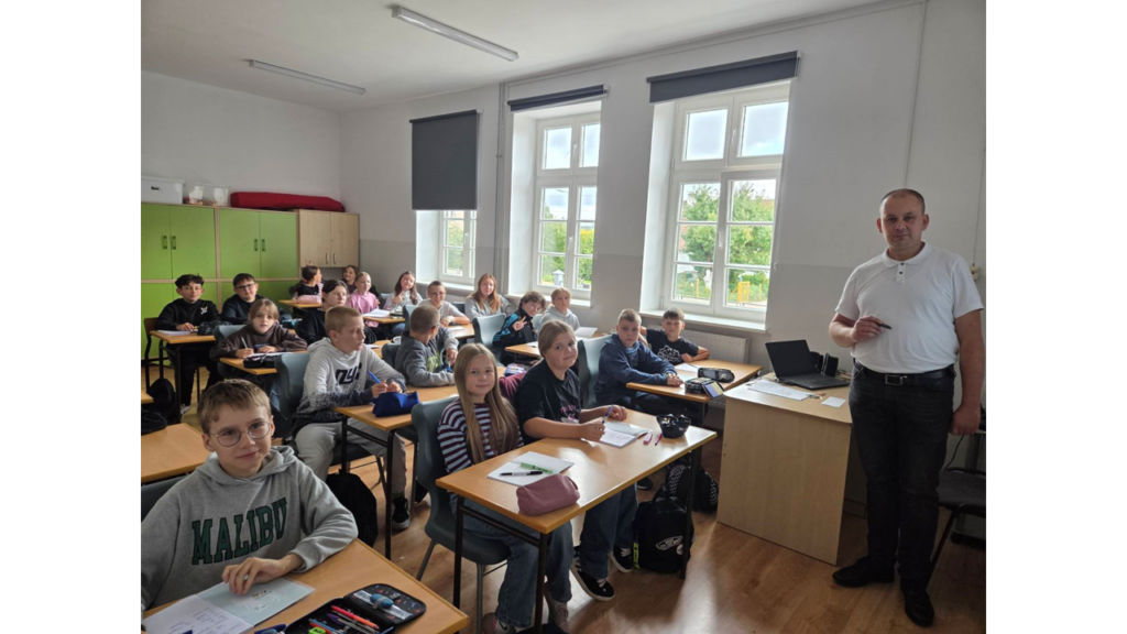 UCZNIOWIE KLASY 5 UCZĄ SIĘ JĘZYKA NIEMIECKIEGO