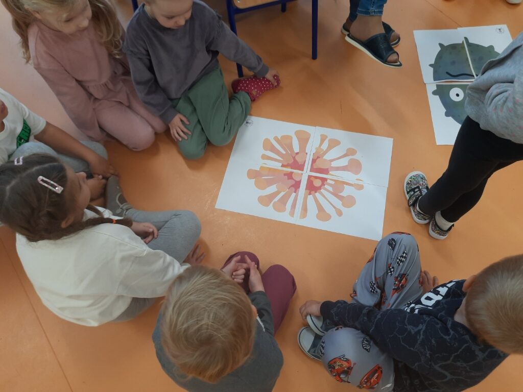 PRZEDSZKOLAKI DBAJĄ O&nbsp;HIGIENĘ- MAGICZNA LAMPA UV